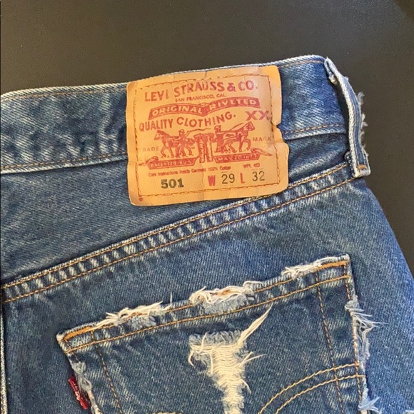 Vintage high rise Levi 501 jean shorts - Picture 3 of 4